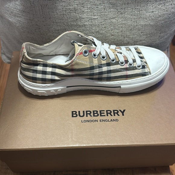 Burberry Checked Lace-Up Sneakers Low Top - Picture 3 of 9
